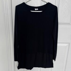 Women's Black Long-Sleeve Crew Neck Top